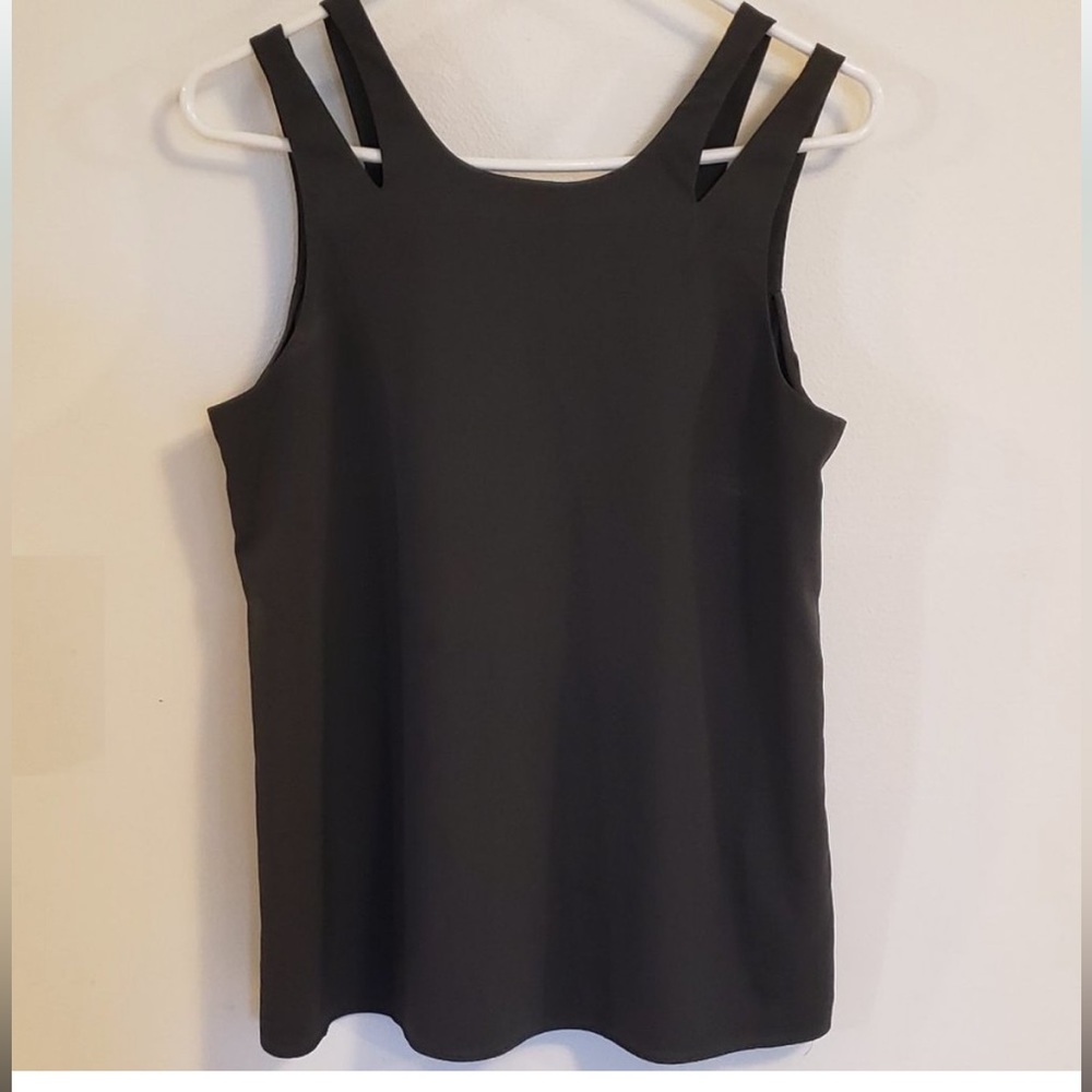 Banana Republic Double Strap
Tank Top Back Pleated Black Size Small